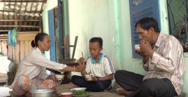 'Hoa hậu ở nhà 200 tỷ' chỉ trích Phi Nhung vì để chị ruột Hồ Văn Cường sống khổ: 'Thương con thì phải biết nghĩ cho con!' - 4 'Hoa hậu ở nhà 200 tỷ' chỉ trích Phi Nhung vì để chị ruột Hồ Văn Cường sống khổ: 'Thương con thì phải biết nghĩ cho con!' - 4