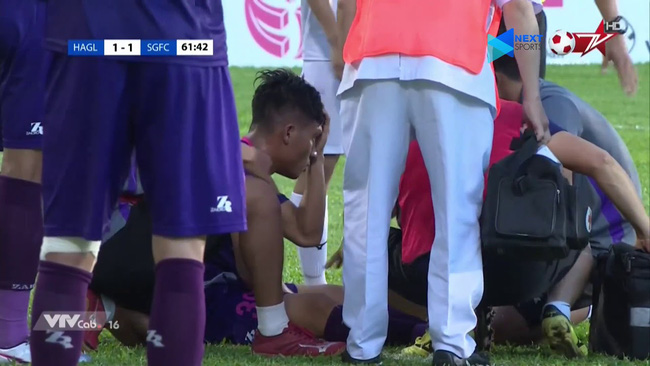 Sự cố Eriksen: 'Nước mắt Euro' gợi nhớ ký ức kinh hoàng về những lần cầu thủ Việt suýt nuốt lưỡi, 'chạm cửa tử' ngay trên sân cỏ V-League - 1 Sự cố Eriksen: 'Nước mắt Euro' gợi nhớ ký ức kinh hoàng về những lần cầu thủ Việt suýt nuốt lưỡi, 'chạm cửa tử' ngay trên sân cỏ V-League - 1