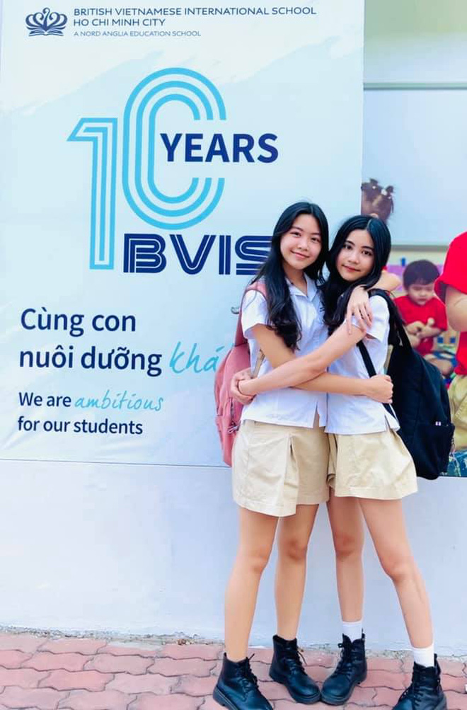 10 năm đi học của con gái MC Quyền Linh: Theo trường quốc tế học phí cả tỷ đồng, nhan sắc thay đổi ngỡ ngàng - 4 10 năm đi học của con gái MC Quyền Linh: Theo trường quốc tế học phí cả tỷ đồng, nhan sắc thay đổi ngỡ ngàng - 4