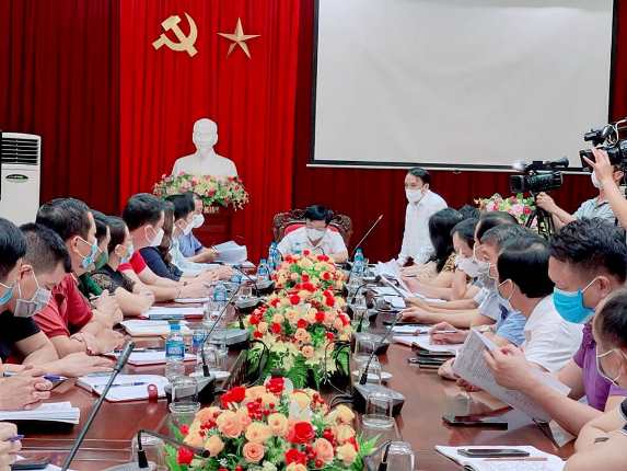 Nghệ An: Phát hiện ca dương tính SARS-CoV-2 đầu tiên tại TP Vinh, phong tỏa hơn 5.000 hộ dân để truy vết Nghệ An: Phát hiện ca dương tính SARS-CoV-2 đầu tiên tại TP Vinh, phong tỏa hơn 5.000 hộ dân để truy vết