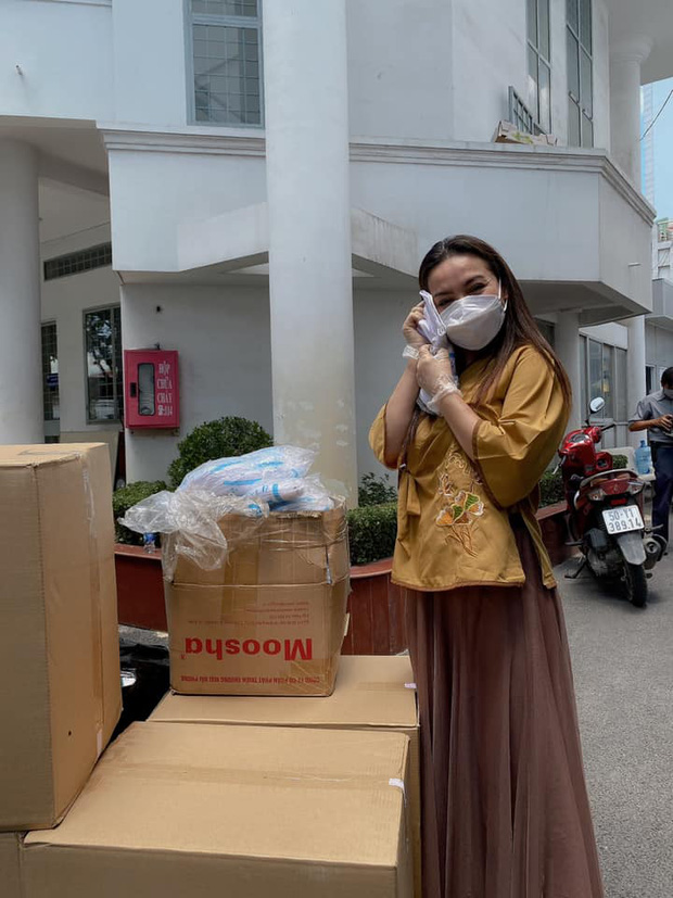 Phi Nhung mở đại chiến đáp trả tay đôi với hàng loạt antifan, nhưng sao càng nghe càng thấy lạ lùng thế này? Phi Nhung mở đại chiến đáp trả tay đôi với hàng loạt antifan, nhưng sao càng nghe càng thấy lạ lùng thế này?