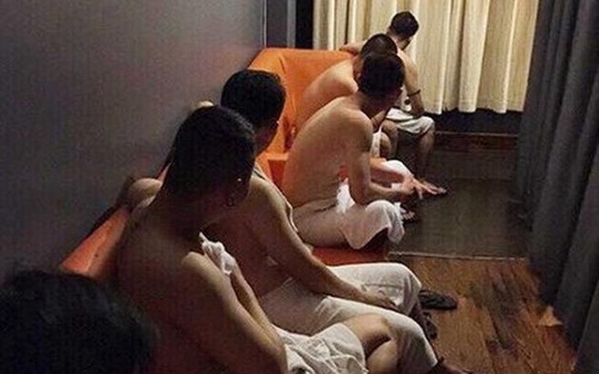 Cưỡng ép người đồng giới nam quan hệ tình dục có phạm tội hiếp dâm? Cưỡng ép người đồng giới nam quan hệ tình dục có phạm tội hiếp dâm?