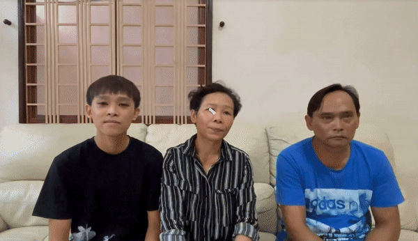 Gia đình Hồ Văn Cường 1 lần lên tiếng hết: 'Chúng tôi là người trong cuộc mà chưa thắc mắc thì cũng mong cộng đồng mạng thôi thắc mắc' Gia đình Hồ Văn Cường 1 lần lên tiếng hết: 'Chúng tôi là người trong cuộc mà chưa thắc mắc thì cũng mong cộng đồng mạng thôi thắc mắc'