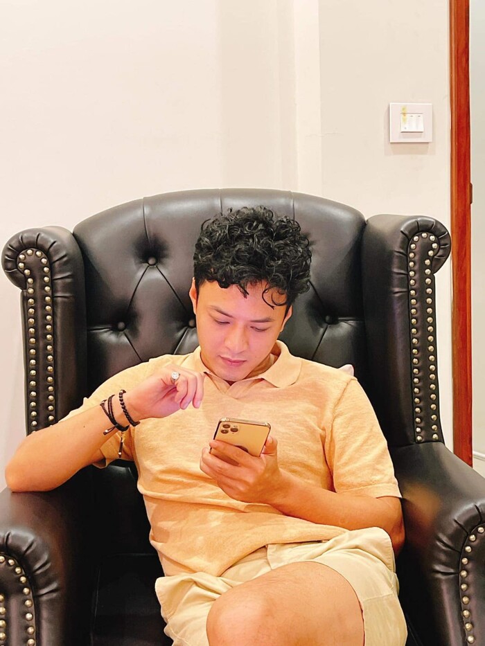 Hé lộ tạo hình phim mới khiến khán giả thấy... thèm mì tôm, Hồng Đăng than thở: 'Vẻ bề ngoài quan trọng vậy sao?' - 1 Hé lộ tạo hình phim mới khiến khán giả thấy... thèm mì tôm, Hồng Đăng than thở: 'Vẻ bề ngoài quan trọng vậy sao?' - 1