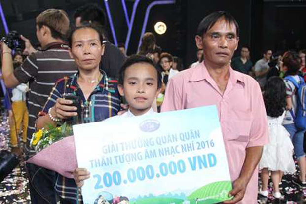 Bố ruột Hồ Văn Cường khi rời quê: Làm việc cho Phi Nhung, nhận lương tháng 10 triệu đồng - 2 Bố ruột Hồ Văn Cường khi rời quê: Làm việc cho Phi Nhung, nhận lương tháng 10 triệu đồng - 2