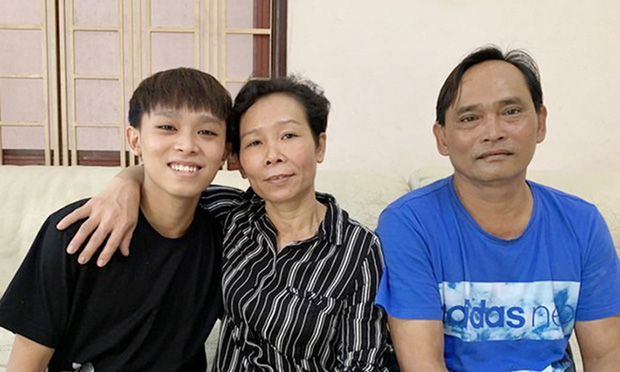 Bố ruột Hồ Văn Cường khi rời quê: Làm việc cho Phi Nhung, nhận lương tháng 10 triệu đồng - 6 Bố ruột Hồ Văn Cường khi rời quê: Làm việc cho Phi Nhung, nhận lương tháng 10 triệu đồng - 6