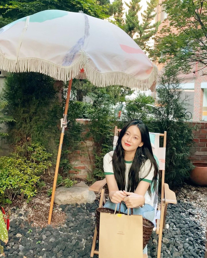 'Hack' tuổi như mỹ nhân phim Hoa Du Ký: Tưởng thần dược vi diệu gì, ai ngờ mấy cái áo phông mua đâu cũng có! - 6 'Hack' tuổi như mỹ nhân phim Hoa Du Ký: Tưởng thần dược vi diệu gì, ai ngờ mấy cái áo phông mua đâu cũng có! - 6