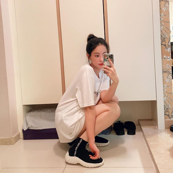 'Hack' tuổi như mỹ nhân phim Hoa Du Ký: Tưởng thần dược vi diệu gì, ai ngờ mấy cái áo phông mua đâu cũng có! 'Hack' tuổi như mỹ nhân phim Hoa Du Ký: Tưởng thần dược vi diệu gì, ai ngờ mấy cái áo phông mua đâu cũng có!