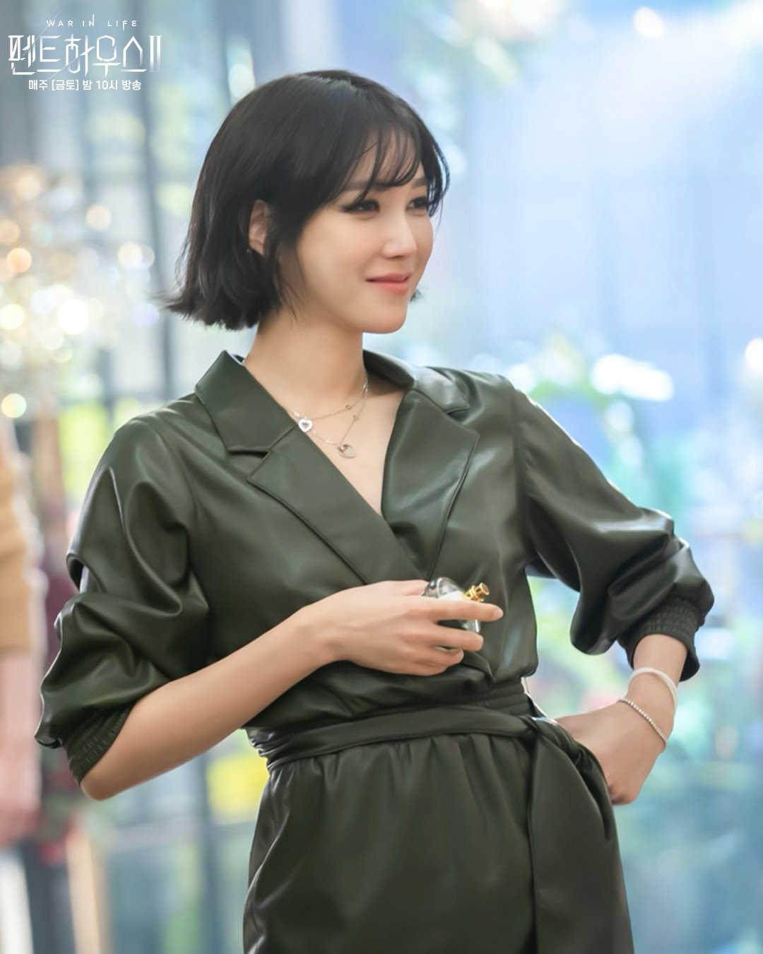 Lee Bo Young và Lee Ji Ah dùng nước hoa nào: Một mùi của giới 'nhà giàu', một bên thanh nhã hợp mùa Hè - 1 Lee Bo Young và Lee Ji Ah dùng nước hoa nào: Một mùi của giới 'nhà giàu', một bên thanh nhã hợp mùa Hè - 1