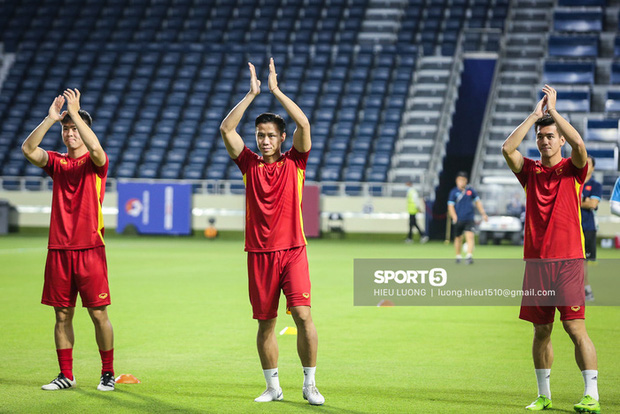 Chuyên cơ chở đội tuyển Việt Nam về TP.HCM sau khi kết thúc vòng loại thứ hai World Cup 2022 Chuyên cơ chở đội tuyển Việt Nam về TP.HCM sau khi kết thúc vòng loại thứ hai World Cup 2022