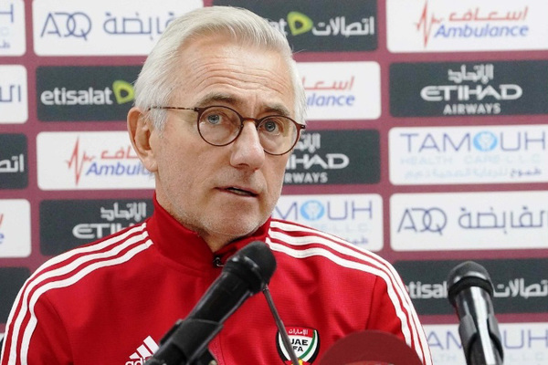 HLV Van Marwijk: 'Thắng Việt Nam là trận hay nhất của UAE' HLV Van Marwijk: 'Thắng Việt Nam là trận hay nhất của UAE'