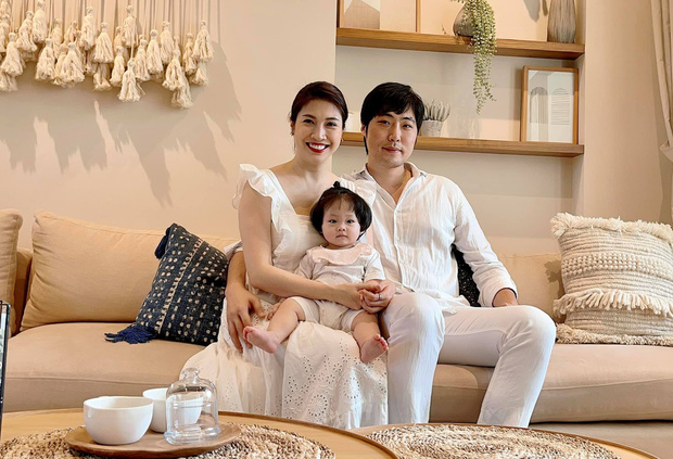 Tranh cãi clip vợ chồng Pha Lê không đeo khẩu trang đánh cầu lông nơi công cộng giữa dịch, chính chủ phải lên tiếng ngay! - 3 Tranh cãi clip vợ chồng Pha Lê không đeo khẩu trang đánh cầu lông nơi công cộng giữa dịch, chính chủ phải lên tiếng ngay! - 3