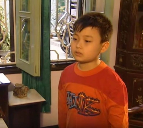 'Cậu bé mời cơm mất 15 phút' gây sốt ngày ấy trên ti vi giờ đã lịch lãm đẹp trai thế này, bảng thành tích học tập khiến bao người ngưỡng mộ - 1 'Cậu bé mời cơm mất 15 phút' gây sốt ngày ấy trên ti vi giờ đã lịch lãm đẹp trai thế này, bảng thành tích học tập khiến bao người ngưỡng mộ - 1