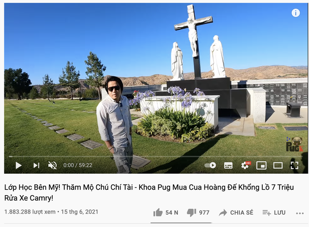 Khoa Pug gây tranh cãi khi đến viếng cố NS Chí Tài nhưng lại dùng từ 'đi review mộ' Khoa Pug gây tranh cãi khi đến viếng cố NS Chí Tài nhưng lại dùng từ 'đi review mộ'