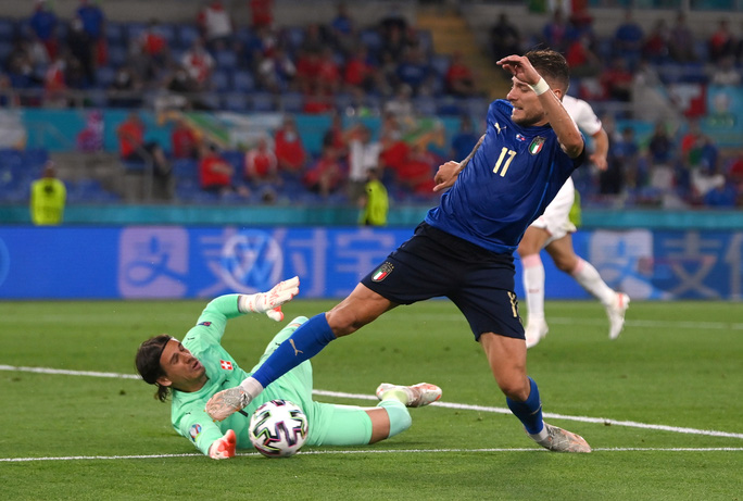 Vùi dập Thụy Sĩ 3-0, tuyển Ý lập đại công vòng bảng Euro - 5 Vùi dập Thụy Sĩ 3-0, tuyển Ý lập đại công vòng bảng Euro - 5