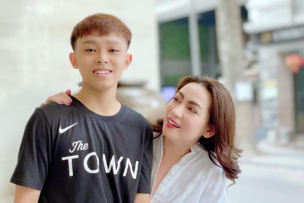 Liên tục đăng bài chỉ trích Phi Nhung và đòi quyền lợi cho Hồ Văn Cường, Hoa hậu Phương Lê bất ngờ kêu gọi mọi người ngưng bàn luận vì lý do này - 3 Liên tục đăng bài chỉ trích Phi Nhung và đòi quyền lợi cho Hồ Văn Cường, Hoa hậu Phương Lê bất ngờ kêu gọi mọi người ngưng bàn luận vì lý do này - 3