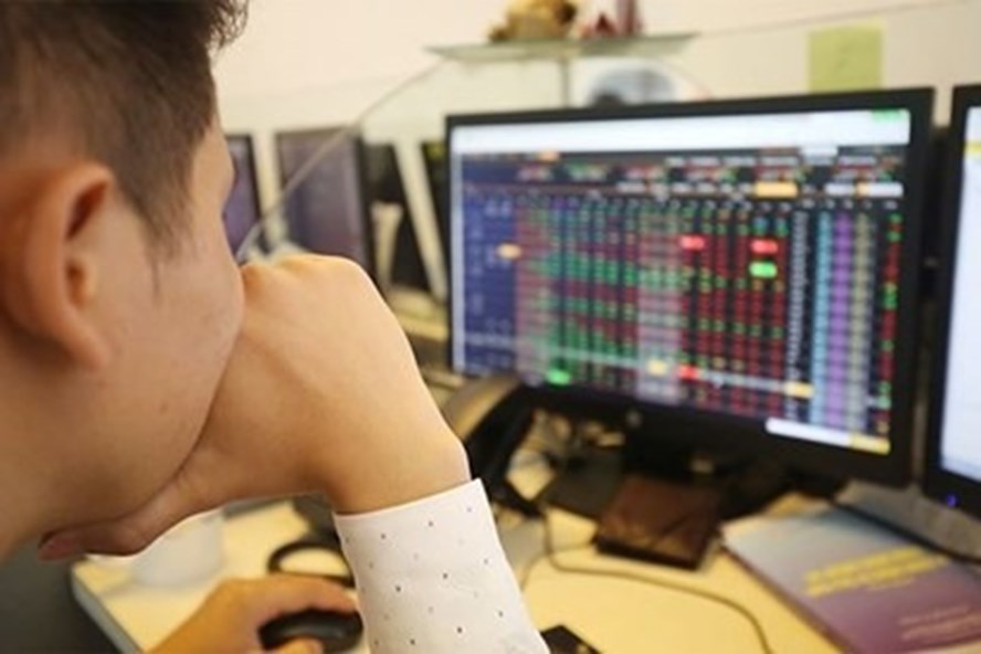 Trong 'cơn say' chứng khoán, tiền đang chảy vào túi ai? Trong 'cơn say' chứng khoán, tiền đang chảy vào túi ai?