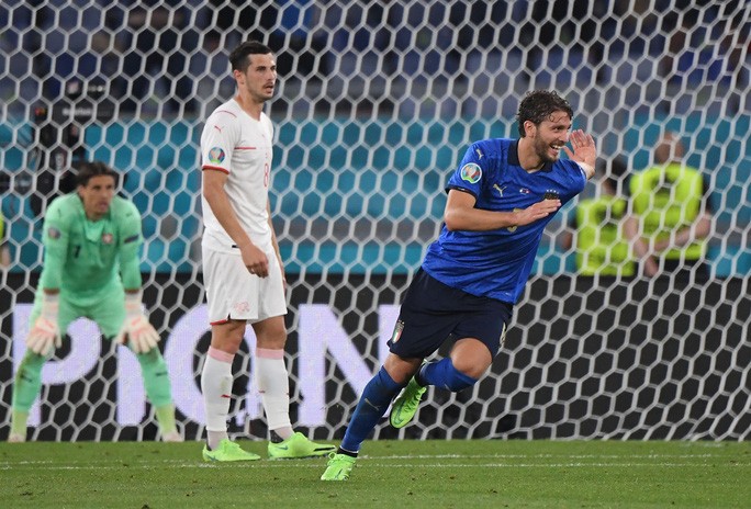 Vùi dập Thụy Sĩ 3-0, tuyển Ý lập đại công vòng bảng Euro - 4 Vùi dập Thụy Sĩ 3-0, tuyển Ý lập đại công vòng bảng Euro - 4