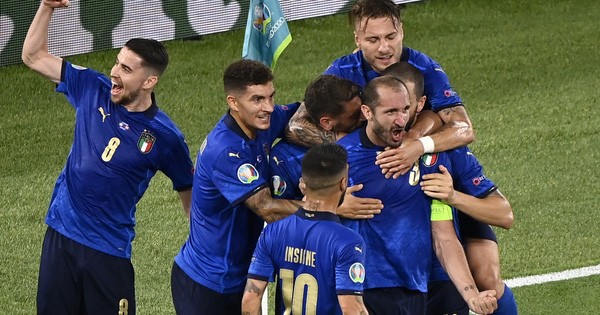 Vùi dập Thụy Sĩ 3-0, tuyển Ý lập đại công vòng bảng Euro - 7 Vùi dập Thụy Sĩ 3-0, tuyển Ý lập đại công vòng bảng Euro - 7