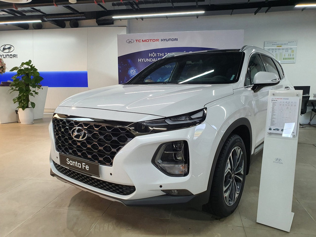 Thanh lý hàng tồn, Hyundai Santa Fe 'form' cũ giảm cao nhất 140 triệu đồng tại đại lý Thanh lý hàng tồn, Hyundai Santa Fe 'form' cũ giảm cao nhất 140 triệu đồng tại đại lý