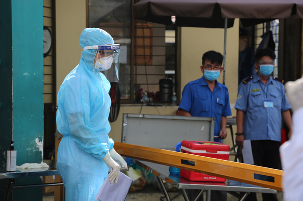 TP.HCM phát thông điệp, kêu gọi người dân: 'Hãy xem người đối diện mình như là một F0' TP.HCM phát thông điệp, kêu gọi người dân: 'Hãy xem người đối diện mình như là một F0'