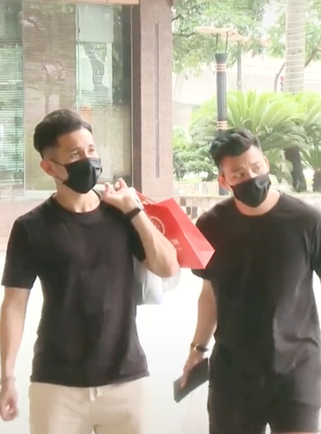 Clip 'chủ tịch' Văn Toàn xuất hiện hệt như idol Kpop, Công Phượng đeo balo 20 triệu khi được gọi lên tuyển - 5 Clip 'chủ tịch' Văn Toàn xuất hiện hệt như idol Kpop, Công Phượng đeo balo 20 triệu khi được gọi lên tuyển - 5