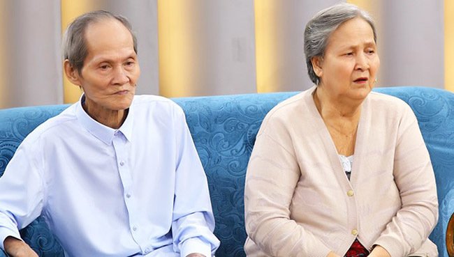 Chuyện tình đáng ngưỡng mộ của cặp vợ chồng U80, quen nhau từ lúc lên 5 tuổi Chuyện tình đáng ngưỡng mộ của cặp vợ chồng U80, quen nhau từ lúc lên 5 tuổi