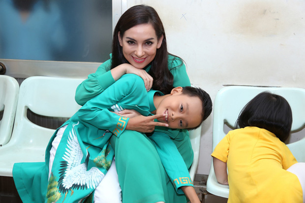 1001 chuyện con nuôi trong showbiz: Phi Nhung gặp liên hoàn biến, Hoài Linh nghi cạch mặt Hoài Lâm đến nay vẫn chưa xoá bỏ 1001 chuyện con nuôi trong showbiz: Phi Nhung gặp liên hoàn biến, Hoài Linh nghi cạch mặt Hoài Lâm đến nay vẫn chưa xoá bỏ