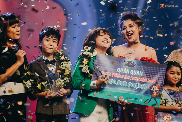 Cuộc sống đối lập của 2 Quán quân Vietnam Idol Kids: Hồ Văn Cường khó khăn thiếu thốn, Thiên Khôi tự chủ tài chính ở tuổi 16 - 1 Cuộc sống đối lập của 2 Quán quân Vietnam Idol Kids: Hồ Văn Cường khó khăn thiếu thốn, Thiên Khôi tự chủ tài chính ở tuổi 16 - 1