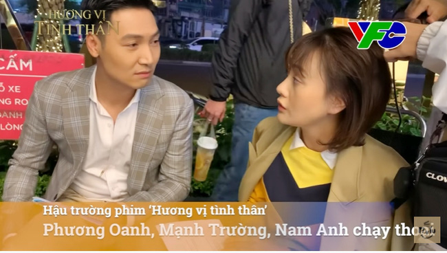 Hương vị tình thân: Lộ cảnh quay Long gọi Nam là người yêu, Kỳ Duyên hóa 'kỳ đà cản mũi' Hương vị tình thân: Lộ cảnh quay Long gọi Nam là người yêu, Kỳ Duyên hóa 'kỳ đà cản mũi'
