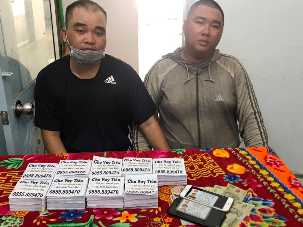 2 đối tượng từ miền Bắc vào miền Tây phát tờ rơi nghi cho vay nặng lãi 2 đối tượng từ miền Bắc vào miền Tây phát tờ rơi nghi cho vay nặng lãi