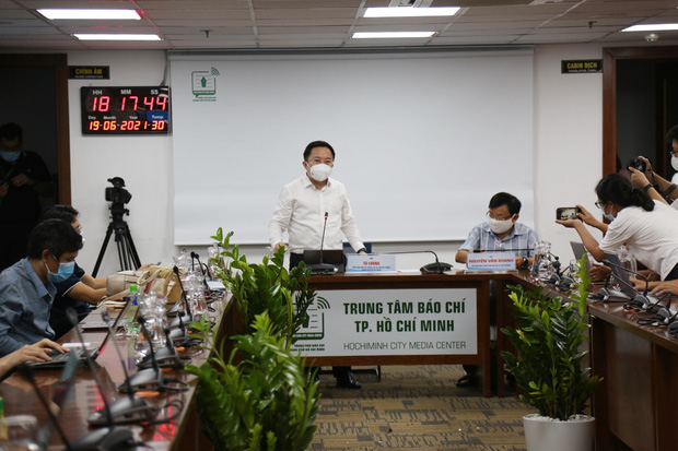 TP.HCM chính thức áp dụng những biện pháp cụ thể, không căn cứ theo Chỉ thị 15 hay 16: Nơi nào nguy cơ cao sẽ phong tỏa TP.HCM chính thức áp dụng những biện pháp cụ thể, không căn cứ theo Chỉ thị 15 hay 16: Nơi nào nguy cơ cao sẽ phong tỏa