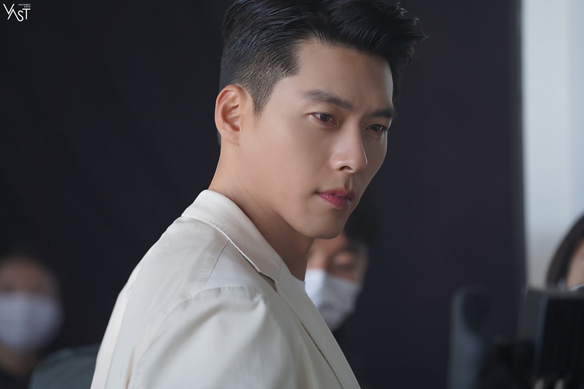 Sau thời gian bị chê phát tướng, Hyun Bin bất ngờ có màn thay đổi ngoạn mục về ngoại hình - 2 Sau thời gian bị chê phát tướng, Hyun Bin bất ngờ có màn thay đổi ngoạn mục về ngoại hình - 2