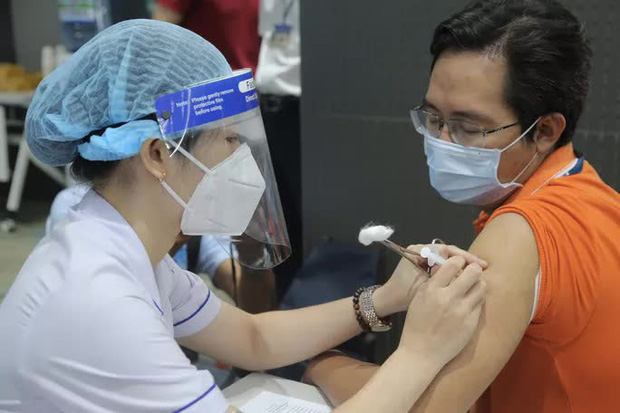 Người dân TP.HCM sẽ được nhắn tin mời đi tiêm vắc-xin Covid-19 - 1 Người dân TP.HCM sẽ được nhắn tin mời đi tiêm vắc-xin Covid-19 - 1