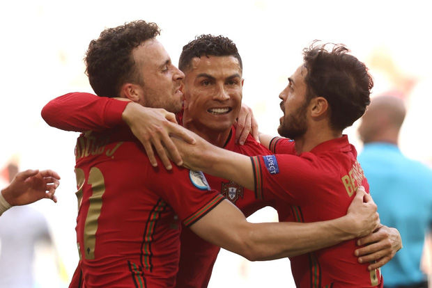 Ronaldo ghi bàn mang tính lịch sử, Bồ Đào Nha vẫn thua tan nát trước Đức Ronaldo ghi bàn mang tính lịch sử, Bồ Đào Nha vẫn thua tan nát trước Đức