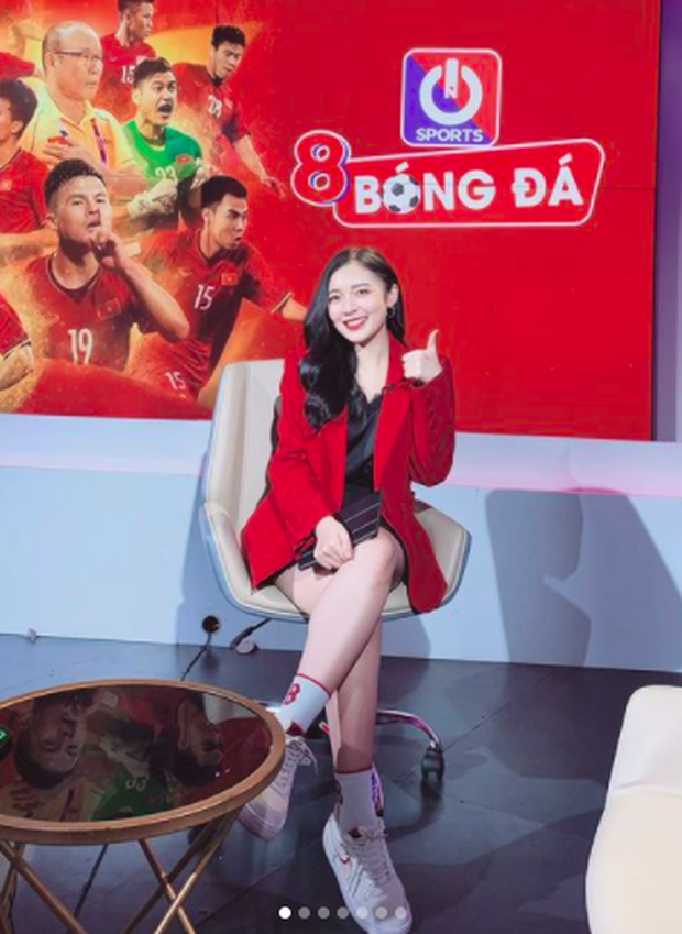 Đa tài như MC hot nhất Liên Quân, quay cuồng trong các trận cầu thế giới nhưng vẫn 'cháy' cùng AWC - 1 Đa tài như MC hot nhất Liên Quân, quay cuồng trong các trận cầu thế giới nhưng vẫn 'cháy' cùng AWC - 1