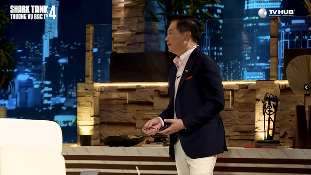 Nữ CEO xinh đẹp đi gọi vốn nhưng bị các Shark 'bật' tơi bời, Shark Hưng còn làm một hành động không ngờ tới - 3 Nữ CEO xinh đẹp đi gọi vốn nhưng bị các Shark 'bật' tơi bời, Shark Hưng còn làm một hành động không ngờ tới - 3
