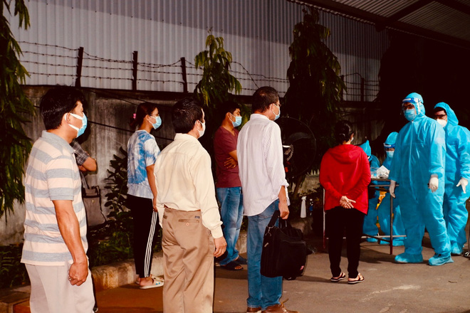 Ảnh: TP.HCM lấy 50.000 mẫu xét nghiệm tại Khu chế xuất Tân Thuận - 2 Ảnh: TP.HCM lấy 50.000 mẫu xét nghiệm tại Khu chế xuất Tân Thuận - 2