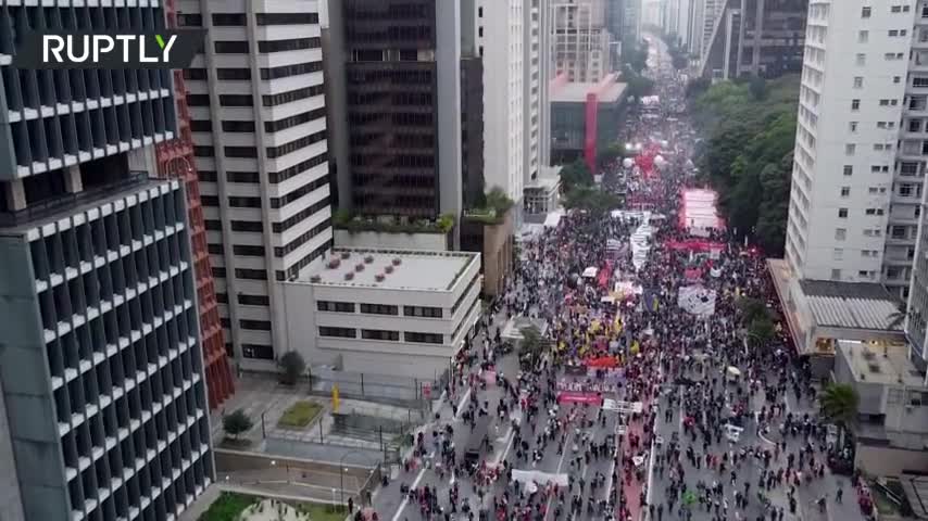 Hàng chục ngàn dân Brazil biểu tình phản đối cách ông Bolsonaro xử lý dịch Hàng chục ngàn dân Brazil biểu tình phản đối cách ông Bolsonaro xử lý dịch