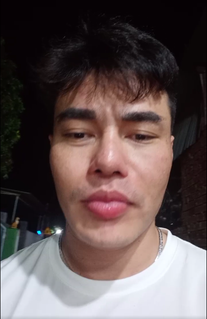 Lê Dương Bảo Lâm gây phẫn nộ khi vô tư văng tục trên livestream, thấy bình luận kém văn minh nhưng vẫn cố đọc rõ? - 1 Lê Dương Bảo Lâm gây phẫn nộ khi vô tư văng tục trên livestream, thấy bình luận kém văn minh nhưng vẫn cố đọc rõ? - 1