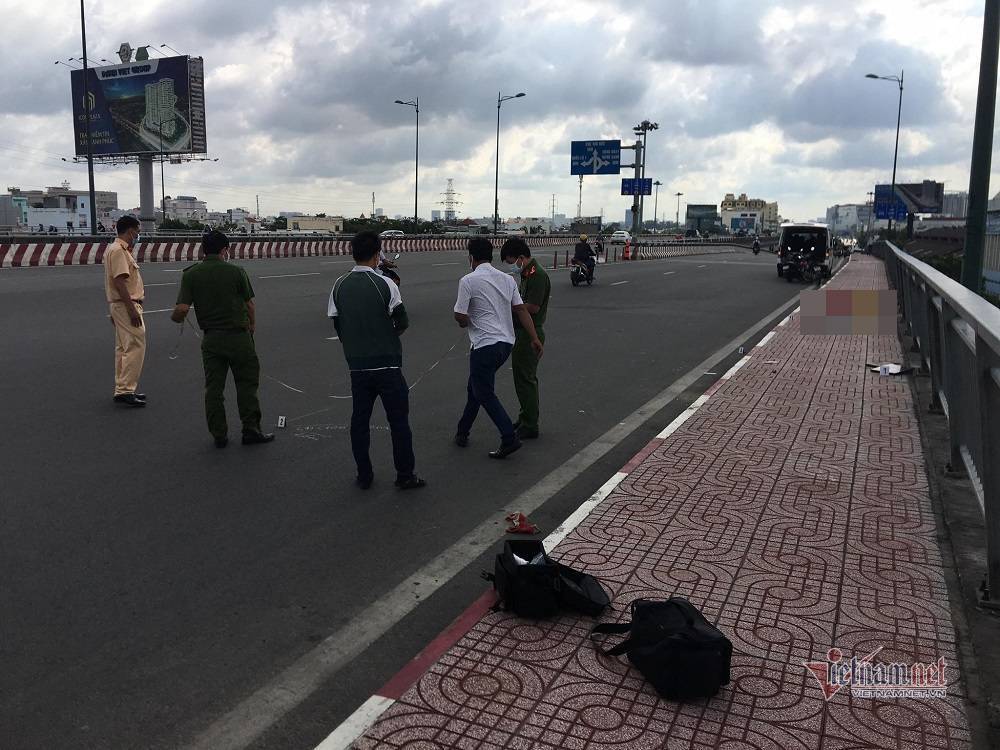 Người đàn ông gục chết bất thường trên cầu Bình Lợi - 1 Người đàn ông gục chết bất thường trên cầu Bình Lợi - 1