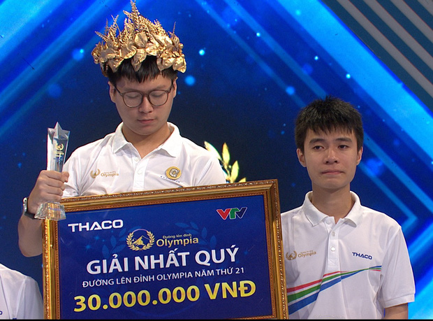 Nam sinh Olympia chúc mừng đối thủ giành ngôi vô địch, ai ngờ bị cà khịa bằng 1 câu vô duyên không tưởng Nam sinh Olympia chúc mừng đối thủ giành ngôi vô địch, ai ngờ bị cà khịa bằng 1 câu vô duyên không tưởng
