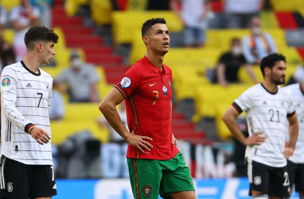Danh thủ Đức gọi pha tâng bóng của Ronaldo là 'ngu ngốc' và 'coi thường đối thủ' - 1 Danh thủ Đức gọi pha tâng bóng của Ronaldo là 'ngu ngốc' và 'coi thường đối thủ' - 1