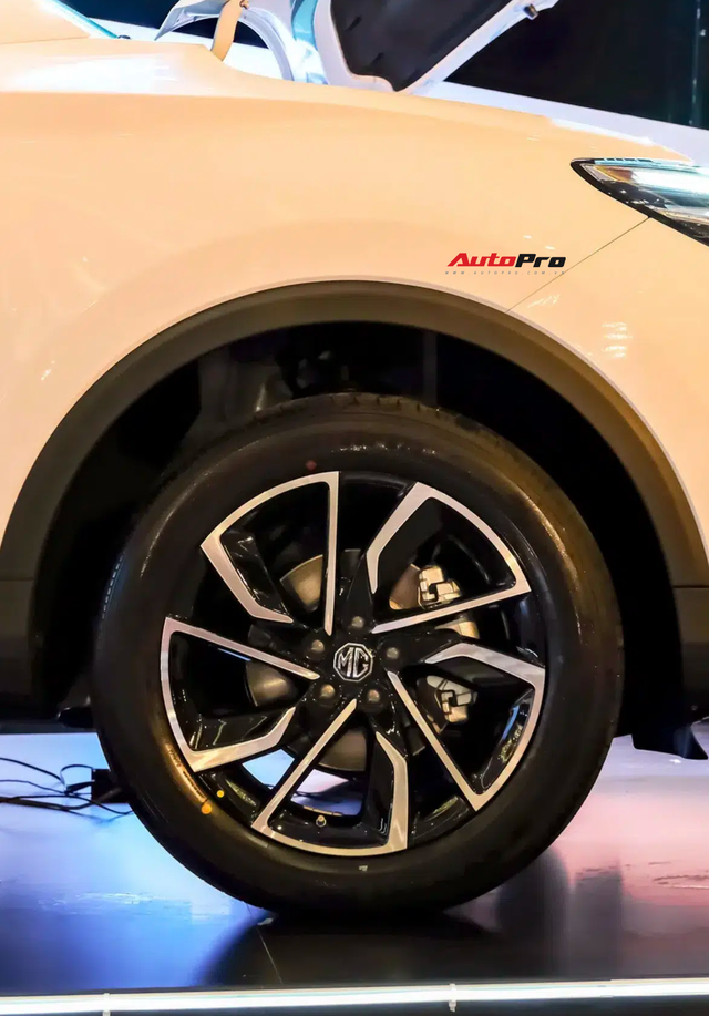 MG ZS 2021 lần đầu giảm giá: Bản tiêu chuẩn chỉ từ 504 triệu, lấy giá rẻ cạnh tranh Hyundai Kona, Kia Seltos - 5 MG ZS 2021 lần đầu giảm giá: Bản tiêu chuẩn chỉ từ 504 triệu, lấy giá rẻ cạnh tranh Hyundai Kona, Kia Seltos - 5