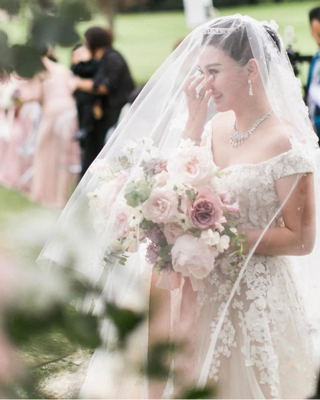 'Ông trùm' cho con trai đi du học 'cuỗm' luôn ái nữ tỷ phú xứ Cảng Thơm, quà cưới bố chồng tặng cô dâu trị giá 3,5 nghìn tỷ gây rung chuyển thị trường bất động sản! - 9 'Ông trùm' cho con trai đi du học 'cuỗm' luôn ái nữ tỷ phú xứ Cảng Thơm, quà cưới bố chồng tặng cô dâu trị giá 3,5 nghìn tỷ gây rung chuyển thị trường bất động sản! - 9
