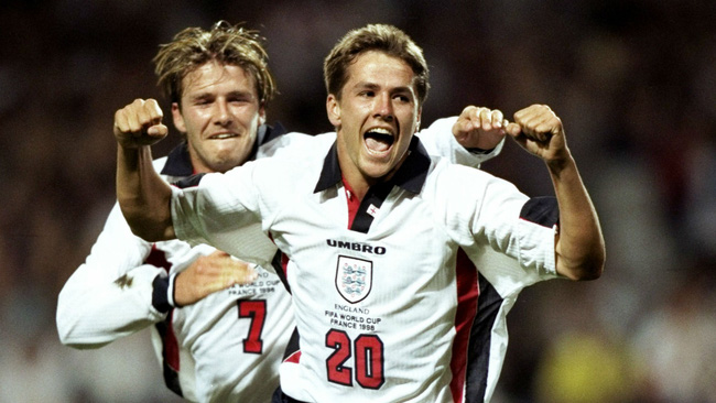Chấn động: Huyền thoại bóng đá Anh - 'trai ngoan' Michael Owen bị tố nhắn tin tán tỉnh, xin ảnh khỏa thân của ngôi sao truyền hình 'siêu vòng 1' Chấn động: Huyền thoại bóng đá Anh - 'trai ngoan' Michael Owen bị tố nhắn tin tán tỉnh, xin ảnh khỏa thân của ngôi sao truyền hình 'siêu vòng 1'