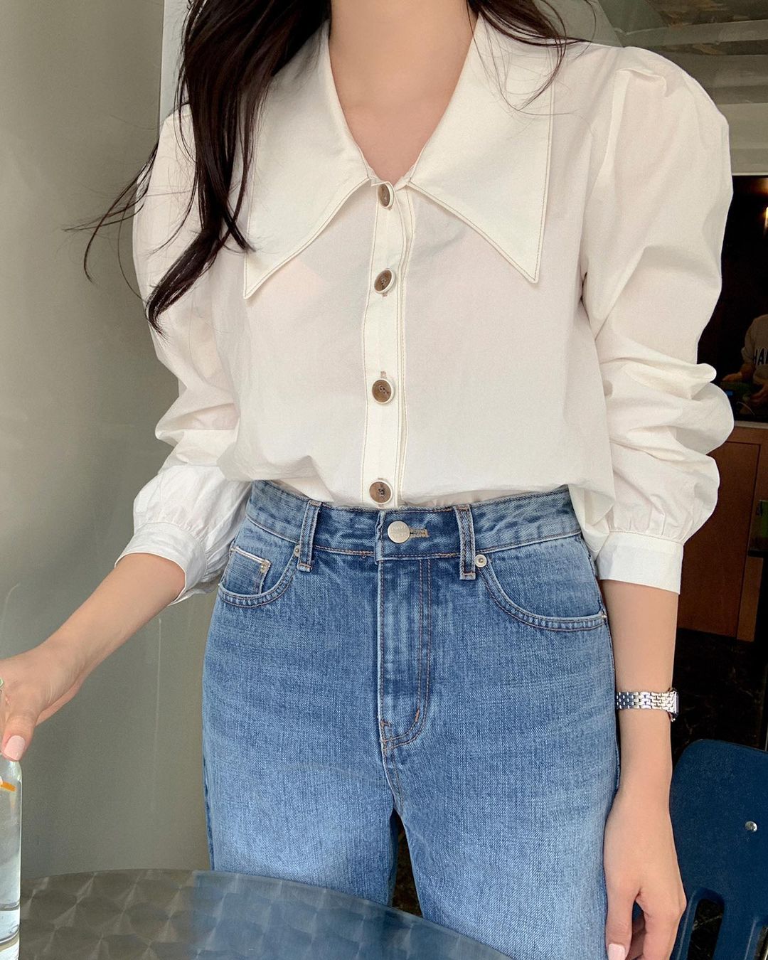 5 kiểu áo blouse trắng phủ sóng hè này: Diện lên 'auto' sang chảnh, lên hình sống ảo đẹp mãn nhãn - 4 5 kiểu áo blouse trắng phủ sóng hè này: Diện lên 'auto' sang chảnh, lên hình sống ảo đẹp mãn nhãn - 4