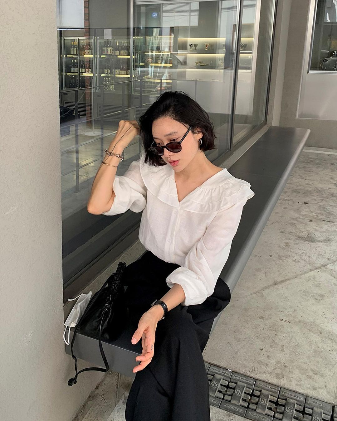 5 kiểu áo blouse trắng phủ sóng hè này: Diện lên 'auto' sang chảnh, lên hình sống ảo đẹp mãn nhãn - 12 5 kiểu áo blouse trắng phủ sóng hè này: Diện lên 'auto' sang chảnh, lên hình sống ảo đẹp mãn nhãn - 12
