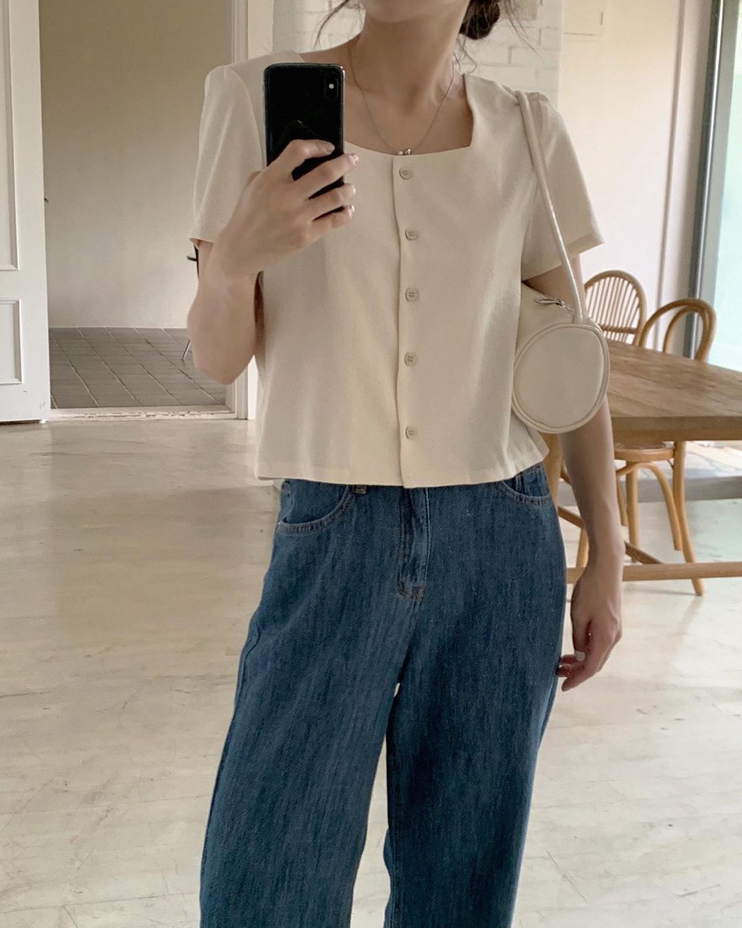 5 kiểu áo blouse trắng phủ sóng hè này: Diện lên 'auto' sang chảnh, lên hình sống ảo đẹp mãn nhãn 5 kiểu áo blouse trắng phủ sóng hè này: Diện lên 'auto' sang chảnh, lên hình sống ảo đẹp mãn nhãn