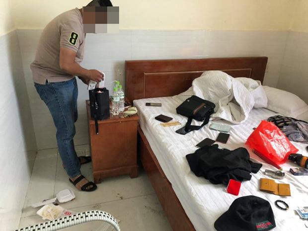 Chủ tiệm tạp hóa ở TP.HCM bị cướp xông vào xịt hơi cay, tấn công 2 lần trong vòng nửa tháng - 2 Chủ tiệm tạp hóa ở TP.HCM bị cướp xông vào xịt hơi cay, tấn công 2 lần trong vòng nửa tháng - 2